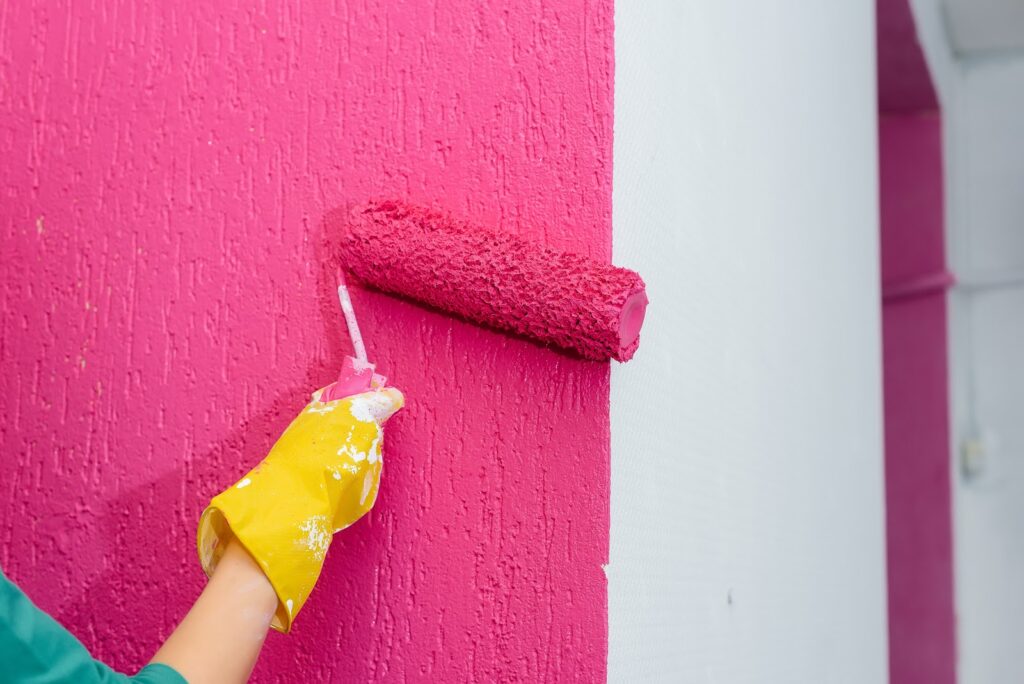 Como escolher a melhor tinta para sua parede? Dicas de preços e opções na Construmarques